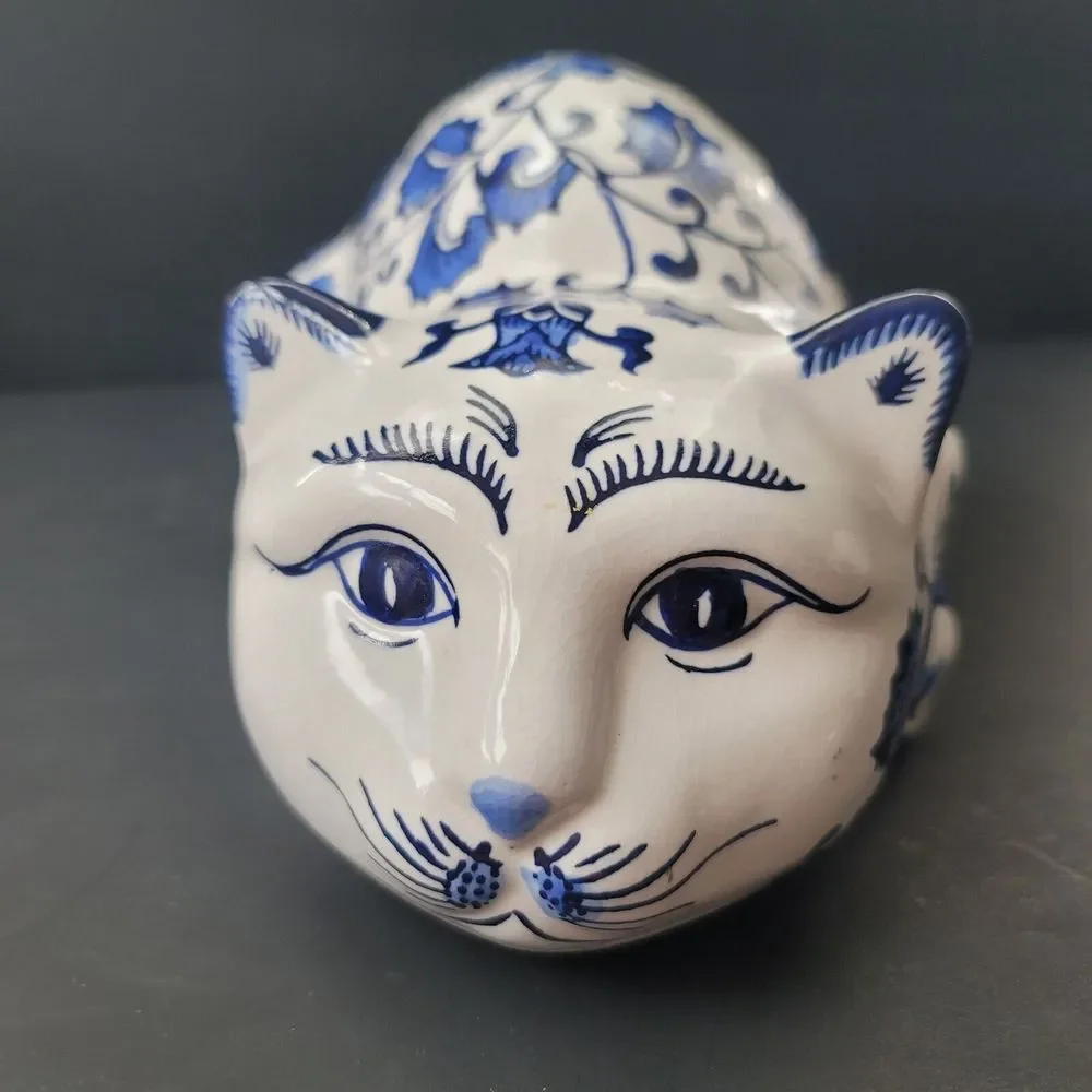 Cobalt Blue & White Chinoiserie Porcelain Cat Floral Chintz Design 10x5x5" Vtg - Picture 2 of 12